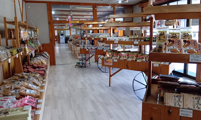 道の駅あさご物産館の店内